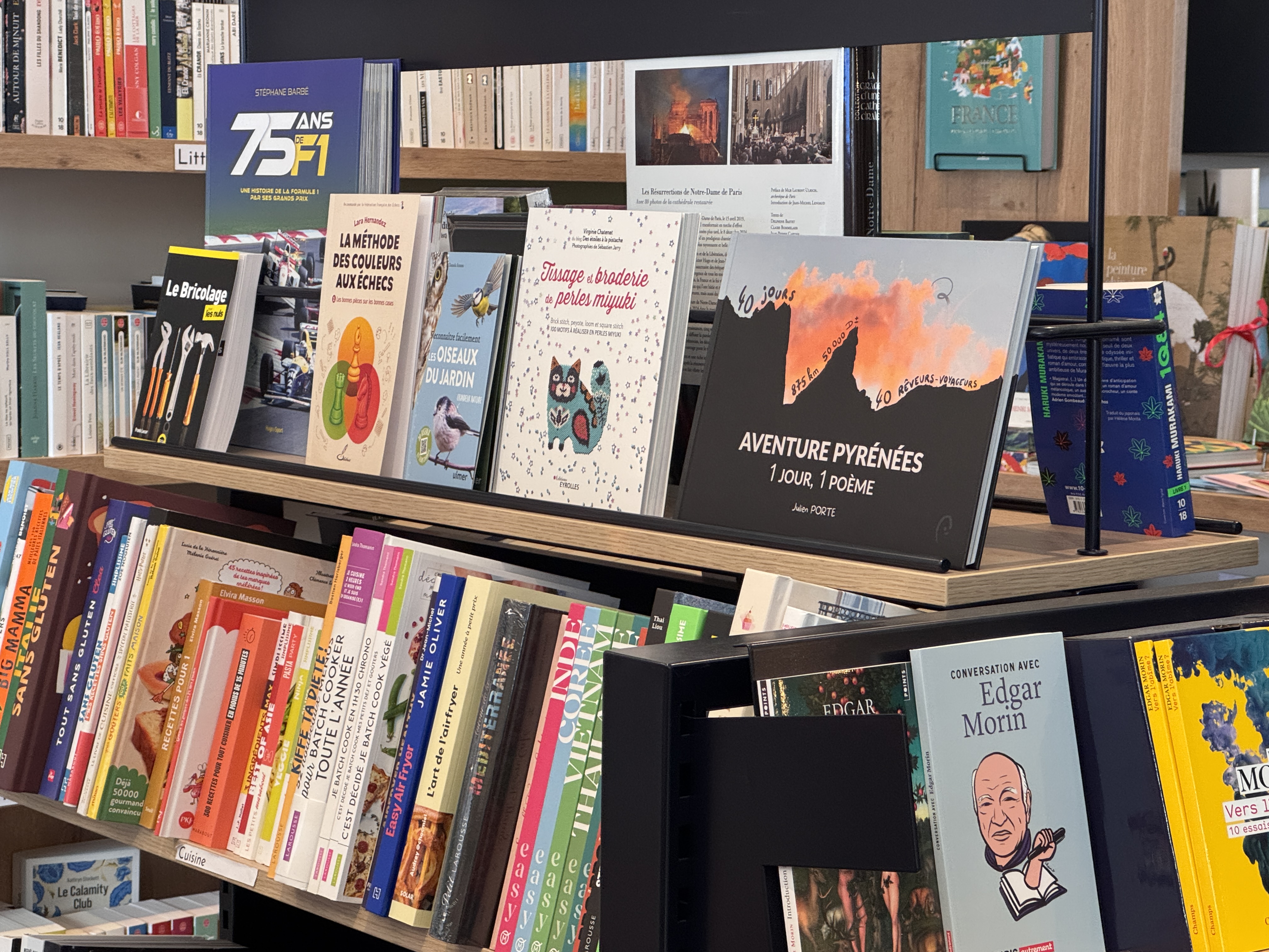 Le livre de l'Aventure Pyrénées 1 jour 1 poème en librairie
